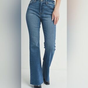 Just Black Denim 
Mid-Rise Straight Bootcut w/scissor cut hem 
Size 29